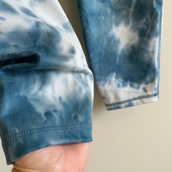 Size M Blue and White Tye Dye Leggings - Picture 10 of 17